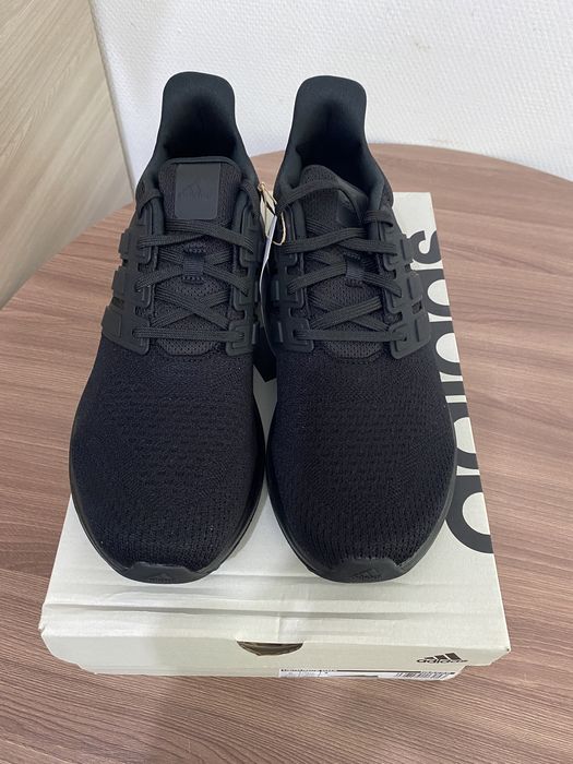Продам кроссовки Adidas Ubounce Dna