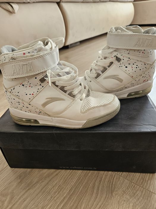 Ботинки и красовки