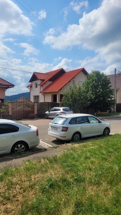 Închiriez casa în Piatra Neamț