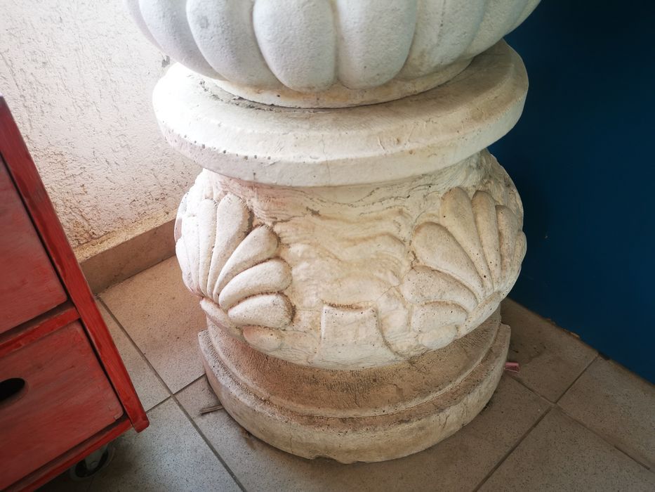 Голяма, тежка, двукомпонентна Фонтан или като саксия Колоната или фонт