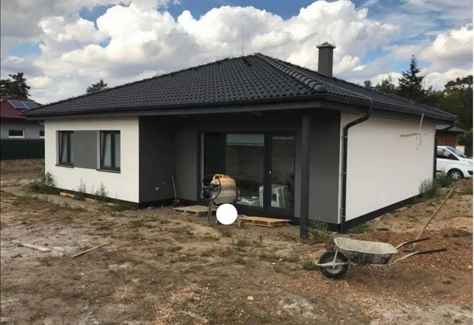 Vând case modulare pe structura metalica