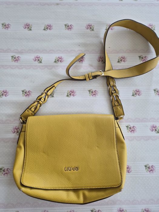 Продавам чанта Liu jo