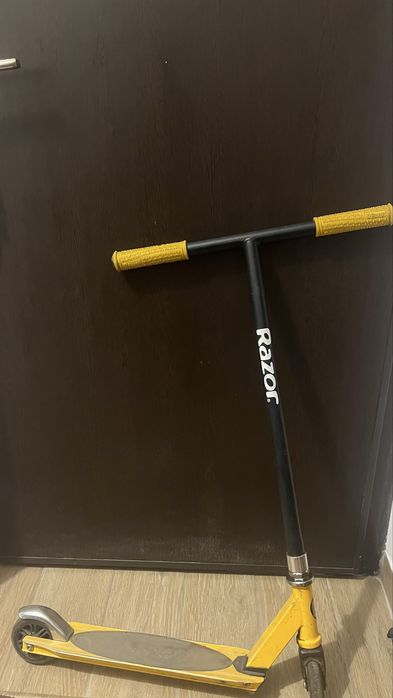 trotineta de scheme razor