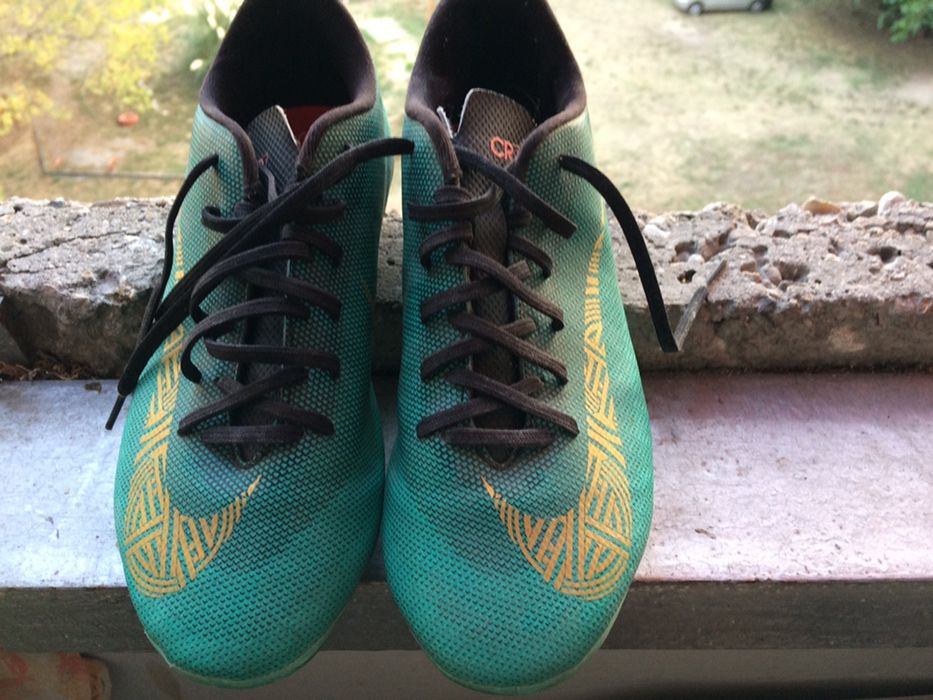 Футболни обувки