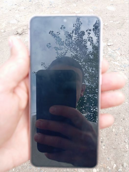 Samsung S21 bitta Smkartalik kareski. Aybi yuq
