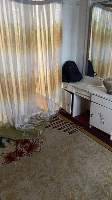 Юнусобод 2 кварталда квартира бор. Универсамда. Метрога якин. Студ.