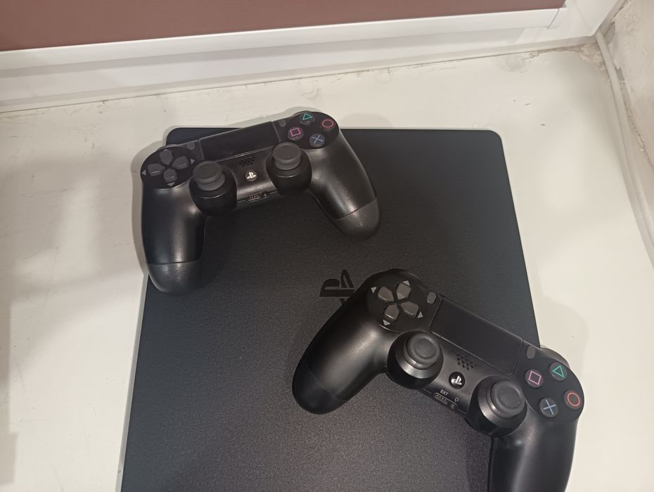 PlayStation 4 Slim 1TB + 2 джойстика + GTA 5 + MK11