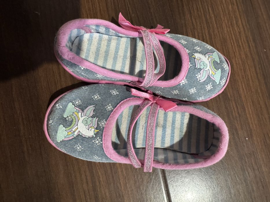 Incaltaminte nike marimea 22 si next marimea 21,5