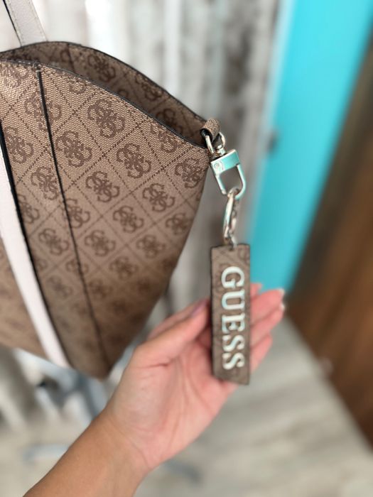 Дамска чанта Guess