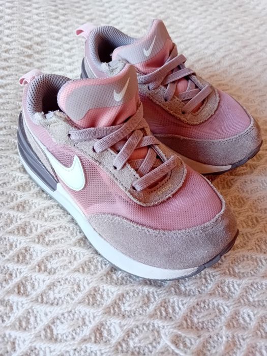 Маратонки Адидас Найк