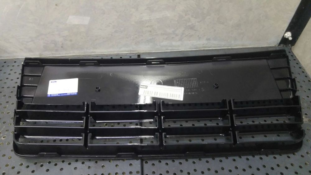 Grila centrala bara fata ford focus 3 bm5117k945