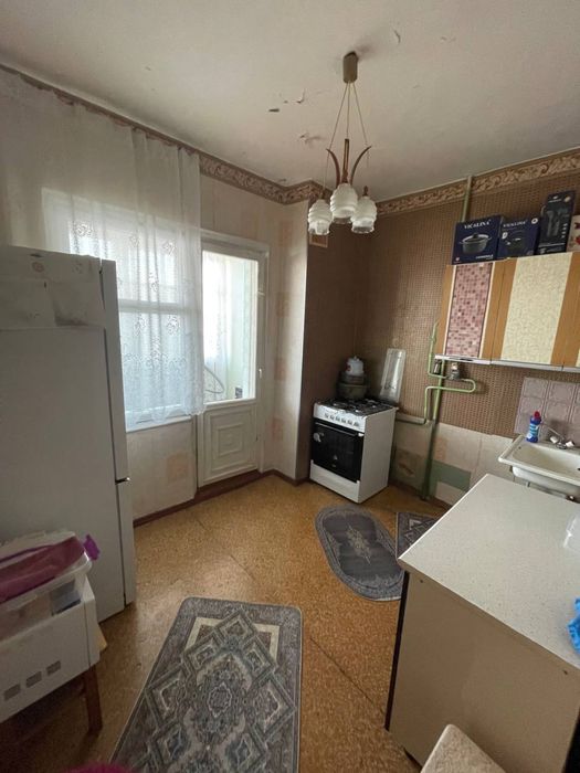 Прадаю квартиру срочно 4-комнатная панельный массив