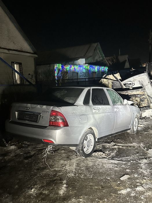 Продам крышка багажника на приору седан