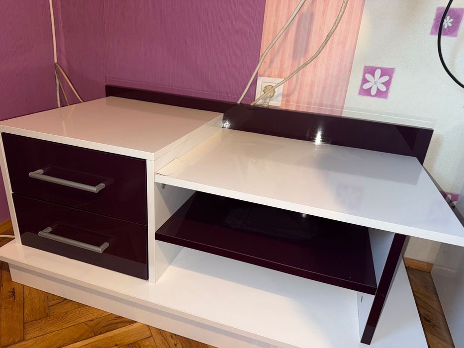 Телевизионен шкаф