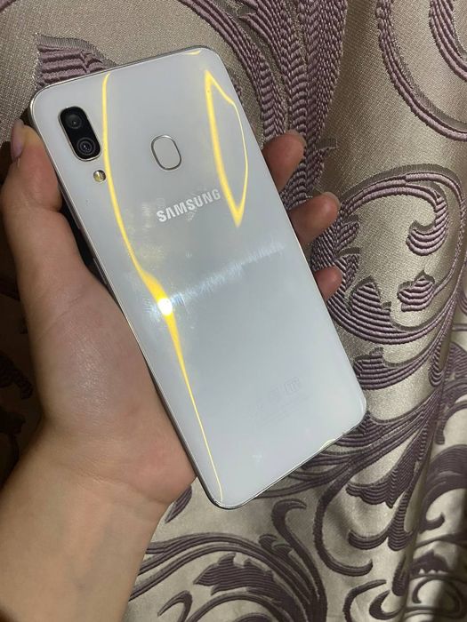 Продам Samsung Galaxy A30