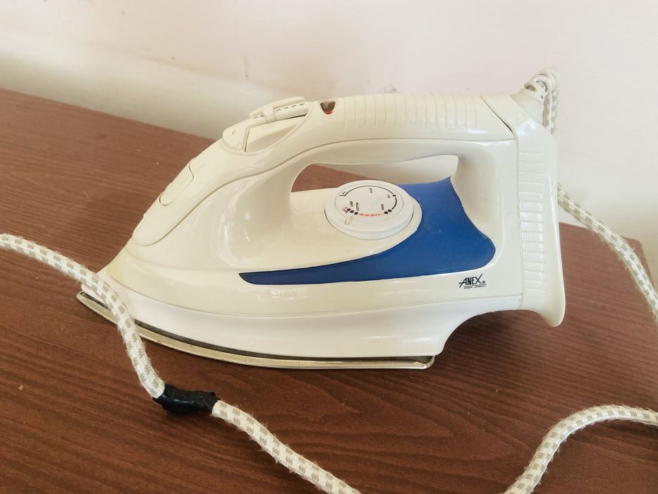 Утюг,подставка,мужская одежда