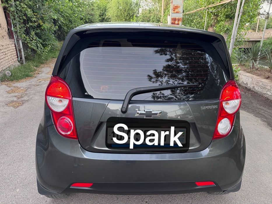 Продаю машину spark 2020 года