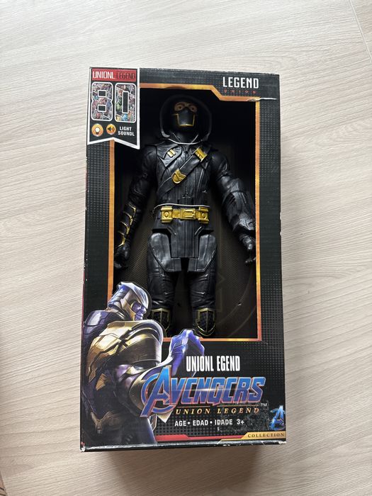 Марвил Ронин говорит, светится