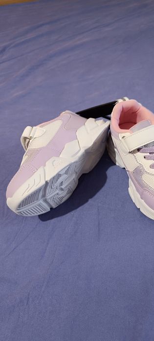 Нови красиви маратонки за момиче номер 27