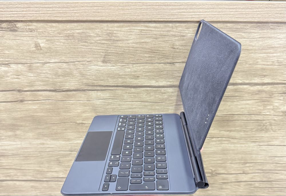 Prodam Idyal MagicKeyboard  11