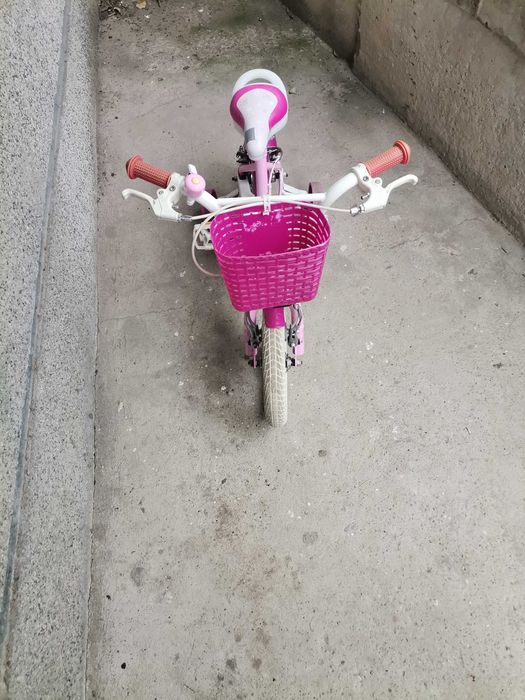 Детски велосипед с помощни колела