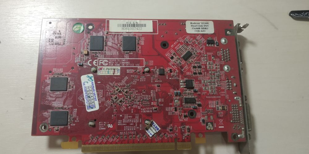 ATI Radeon X1300.