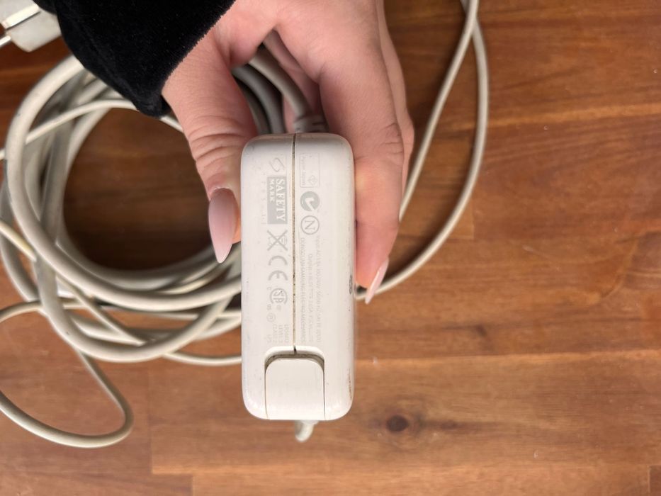 Incarcator macbook 60w, A1184