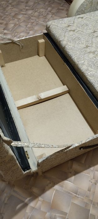 Продам диван в хорошем состоянии самовывоз
