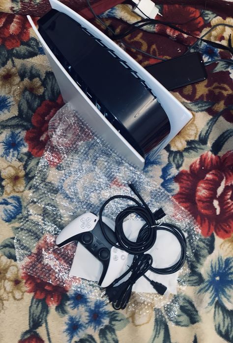 Плестейшн 5 3 игры 3 джостик