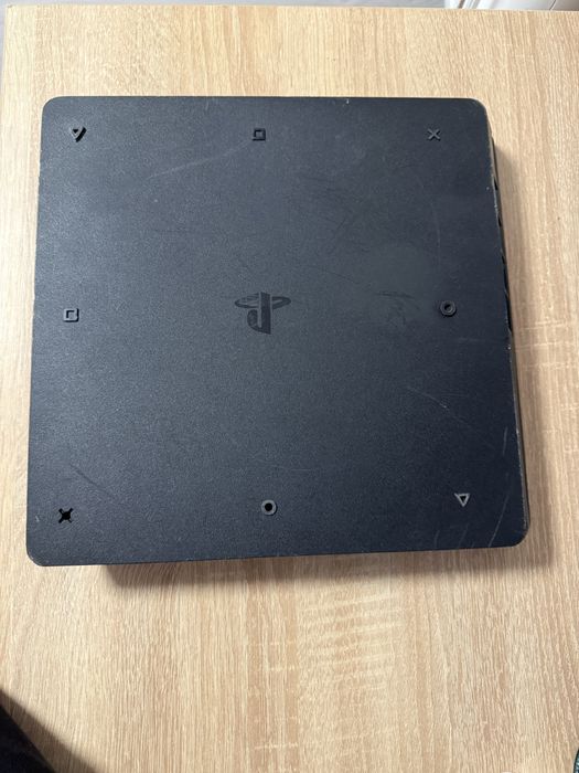 Vând PS4 Slim cu o singura maneta