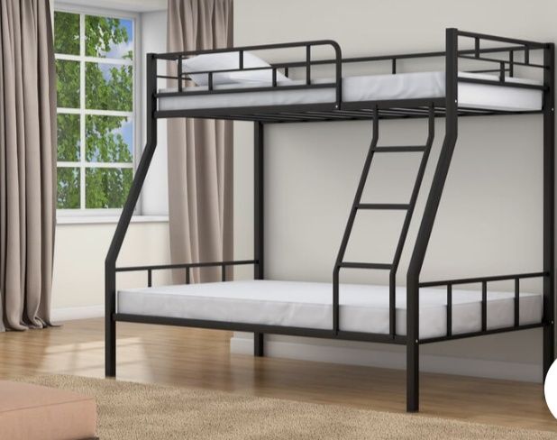 Продаются две железные кровати.