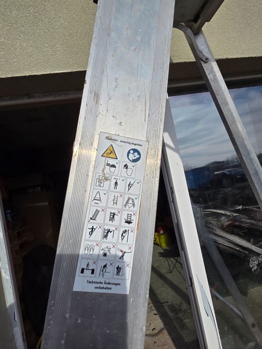 Vând scara profesionala