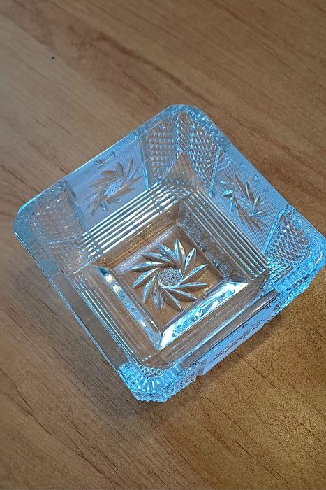 Хрустальные вазы и ладьи