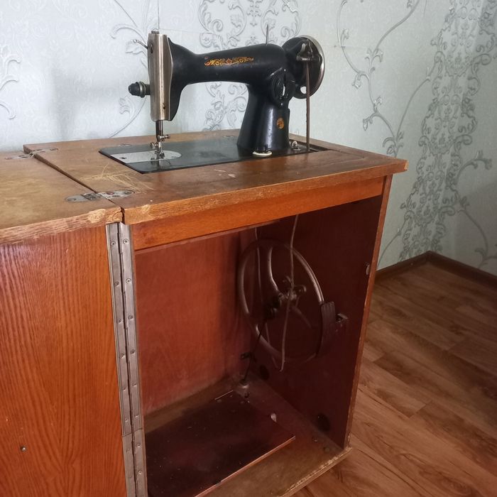 Швейная машинка продам