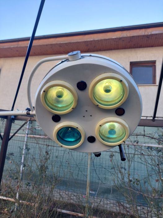 Lampa veche fără umbra de operatii