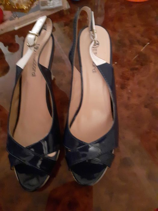 Басоножки синие,каблук белый(новые)