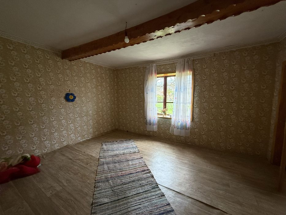 Голяма ремонтирана къща с 4 спални - на 37 км от Морският бряг!