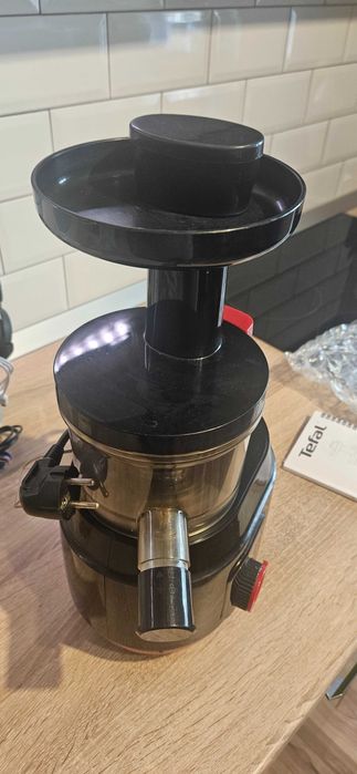 Storcator de fructe si legume cu melc,Tefal ZC15, 150 W, 0.8 l, Negru