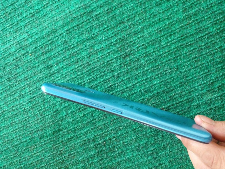 Tecno Spark 7  ideal holda