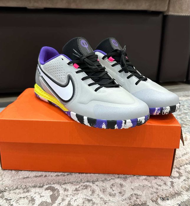 Футзалки продается