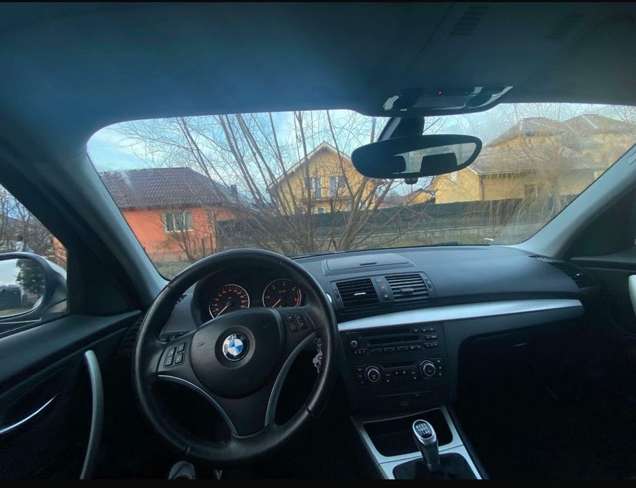 BMW SERIA 1 2011