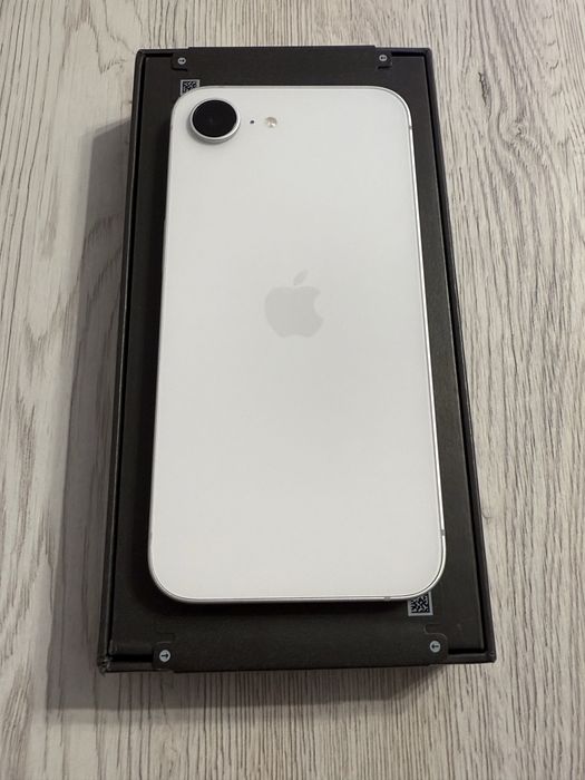 iPhone 16e White ca Nou!