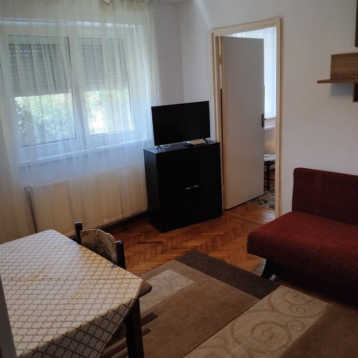 Închiriez apartament cu 2 camere