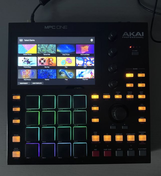Akai MPC One - stare excelenta + SD Card 256GB