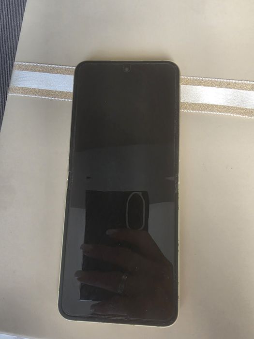 512 GB Samsung Z Flip 6 Yellow
