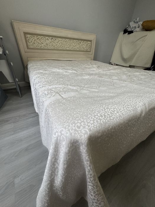 Двуспальная кровать
