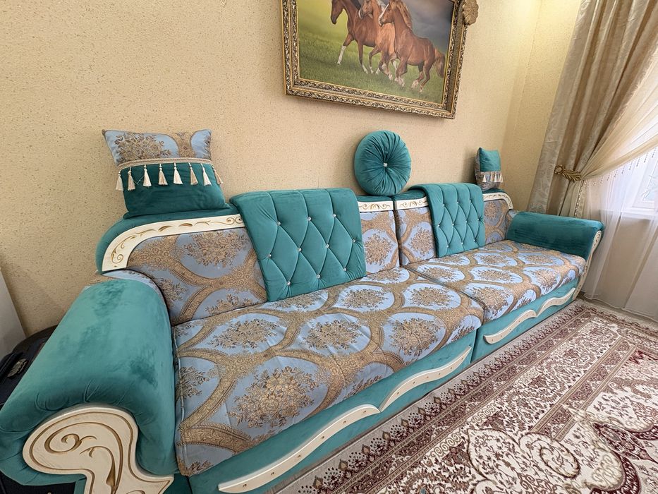 Продам диван с подушками