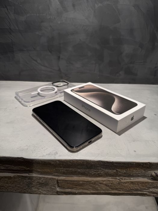 КАТО ЧИСТО НОВ Iphone 15 Pro Max + подарък