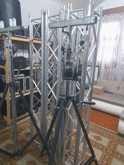 Închiriez boxe, lumini,fum greu,artificii