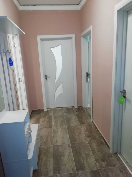 Тристаен апартамент, Въстанически